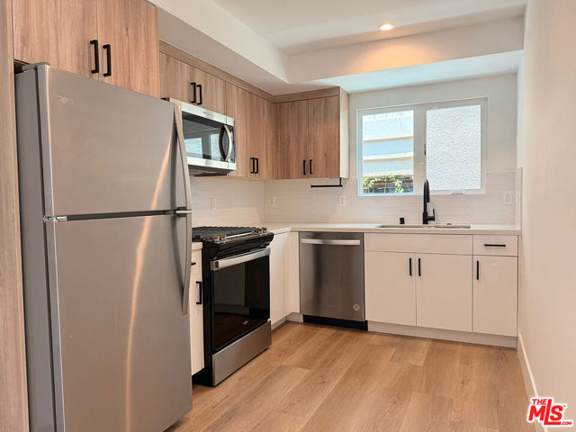914 7th Street, Santa Monica CA: https://media.crmls.org/mediaz/0717cb2f-5a80-40cd-9661-418190d303b8.jpg
