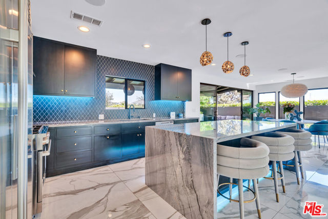 3001 Dona Nenita Place, Studio City CA: https://media.crmls.org/mediaz/07184d49-6a0d-44f0-ab9e-68452c7cbdca.jpg