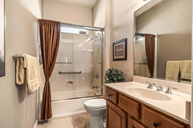 80132 Avenida Santa Olivia, Indio CA: https://media.crmls.org/mediaz/0718efd2-5c9d-46e8-840a-45c349774aa2.jpg