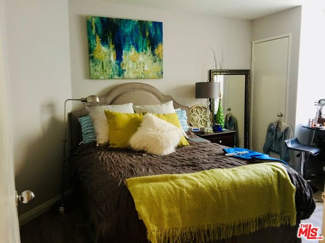 712 Pacific Street, Santa Monica CA: https://media.crmls.org/mediaz/0718f420-3c4b-4b20-8d69-8abf032a8957.jpg