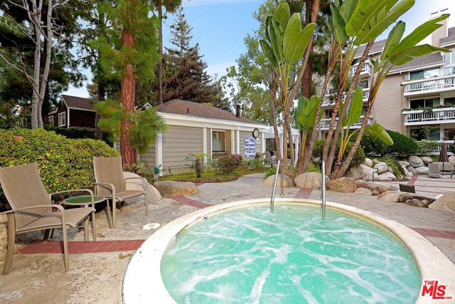 4342 Redwood Avenue, Marina del Rey, California 90292, 2 Bedrooms Bedrooms, ,2 BathroomsBathrooms,Condominium,For Sale,Redwood,24396843