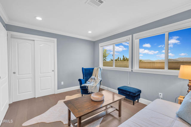 320 Starlane Drive, La Canada Flintridge CA: https://media.crmls.org/mediaz/0718fdcf-cecb-4919-b1ee-2e5f7e30af0b.jpg
