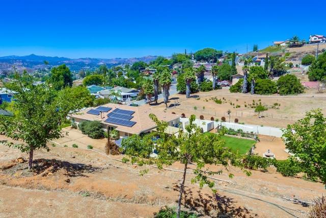 11541 Westhill, Lakeside CA: https://media.crmls.org/mediaz/07193c27-f6dc-451a-9998-f6f80af94af6.jpg