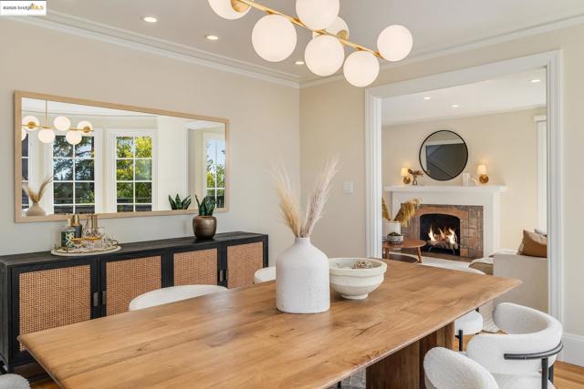 740 Calmar Ave, Oakland CA: https://media.crmls.org/mediaz/071a53b1-feb3-4446-b789-c50bbd979c6a.jpg