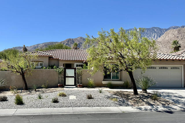 1247 Oro, Palm Springs CA: https://media.crmls.org/mediaz/071b0853-413f-4c6a-ba64-4e6675200f70.jpg