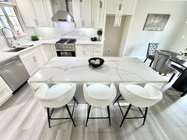 20595 Center St, Castro Valley CA: https://media.crmls.org/mediaz/071b4c66-e59b-4714-972c-3f09e1a3d448.jpg
