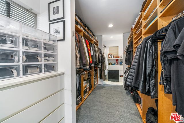 3229 Rosewood Avenue, Los Angeles CA: https://media.crmls.org/mediaz/071b54f7-12a5-4e12-974c-23dc08f194b3.jpg