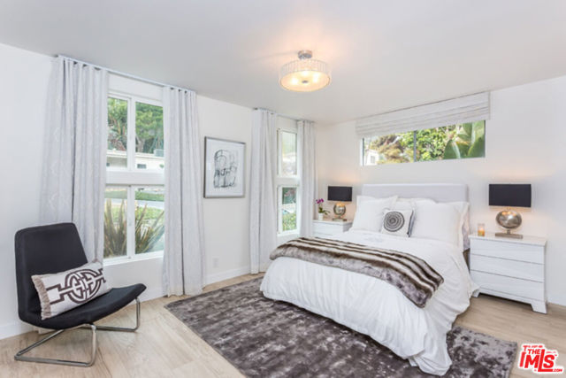 1922 N Beverly Place, Beverly Hills CA: https://media.crmls.org/mediaz/071ba207-afbf-477c-b58f-2a02a5bbfc88.jpg