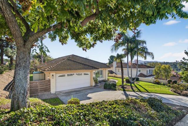 Detail Gallery Image 2 of 42 For 135 Neptune Pl, Escondido,  CA 92026 - 3 Beds | 2 Baths