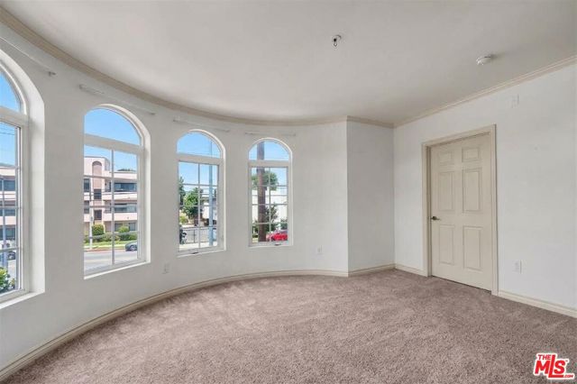 4832 Whitsett Avenue, 202 photo 14