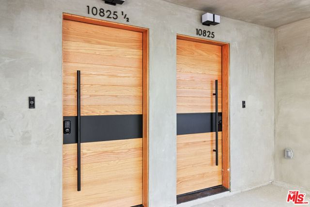 10821 Hartsook Street, North Hollywood CA: https://media.crmls.org/mediaz/071c246e-3563-4da1-a059-fa16d764d5f3.jpg