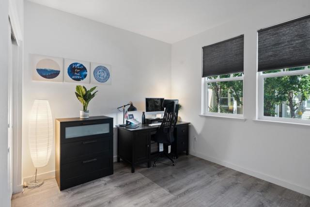 320 Circuit Way, Mountain View CA: https://media.crmls.org/mediaz/071c45e0-e879-4e9f-aa46-4c0a31a766c3.jpg