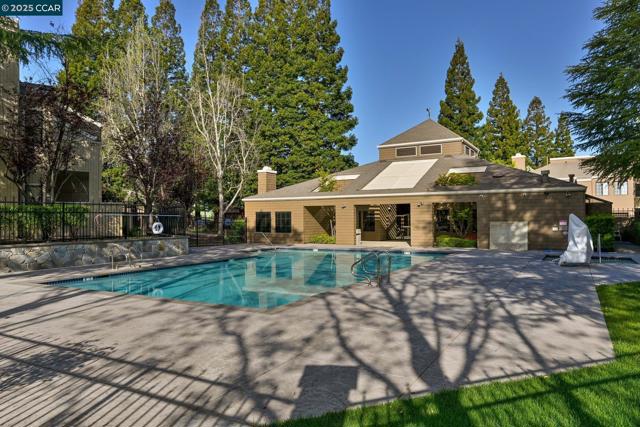 273 S Overlook Dr, San Ramon CA: https://media.crmls.org/mediaz/071c8fdc-a080-4a3f-9e9d-c36c1523c45d.jpg