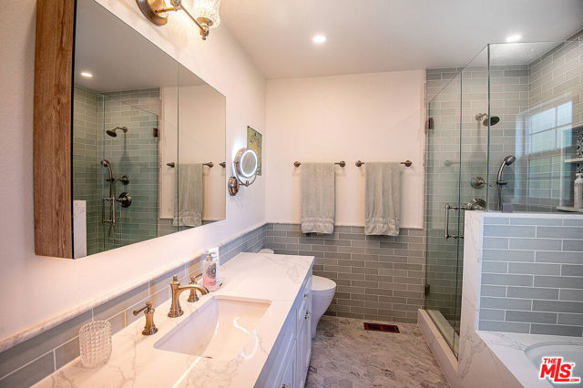 12713 Stanwood Drive, Los Angeles CA: https://media.crmls.org/mediaz/071db14b-c6a3-401d-88c7-c47e2940ebf1.jpg