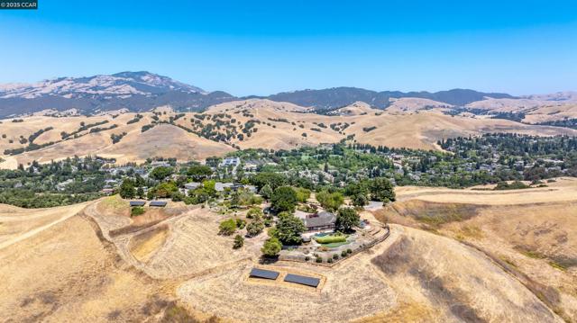 70 Sherburne Hills, Danville CA: https://media.crmls.org/mediaz/071df0b7-e41b-4397-a545-5da4a9d0c24d.jpg