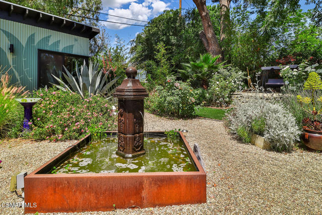 2433 Calle Narciso, Thousand Oaks CA: https://media.crmls.org/mediaz/071e6171-4eff-4e33-96df-279de611bff4.jpg