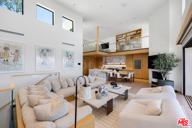 24818 Malibu Road, Malibu CA: https://media.crmls.org/mediaz/071e6790-bdaf-46c6-a329-b934b59ee25a.jpg