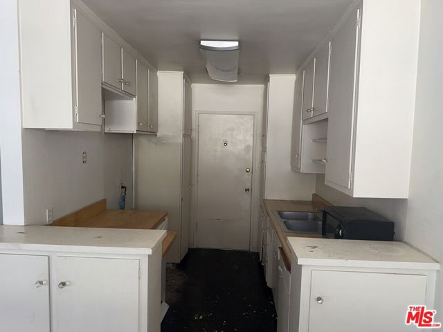 960 Larrabee Street, 321 photo 5