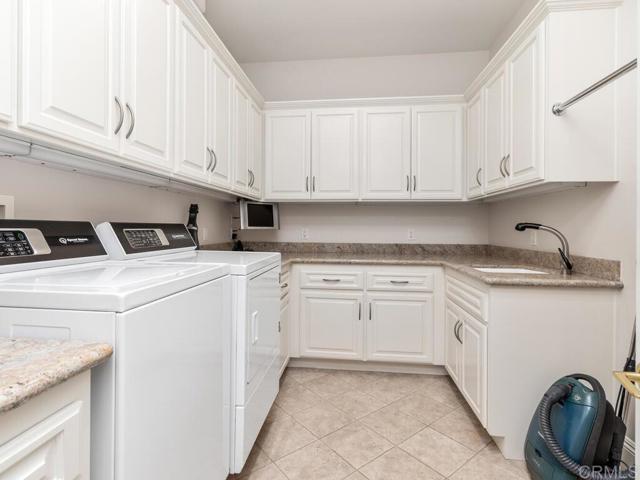 6095 Lake Vista Drive, Bonsall CA: https://media.crmls.org/mediaz/0720458a-2fd2-435b-8398-7ddd882cb3ad.jpg