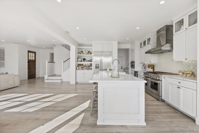 12410 Aria Ct, Poway CA: https://media.crmls.org/mediaz/07204646-f750-4363-bdd4-92d4e526e296.jpg