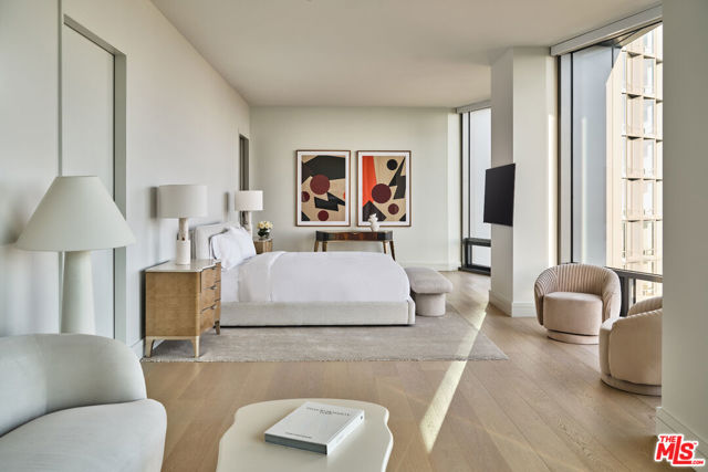 211 W Elm Court, Los Angeles CA: https://media.crmls.org/mediaz/072064b7-3481-49fe-ab47-ac68ba3e7e6c.jpg