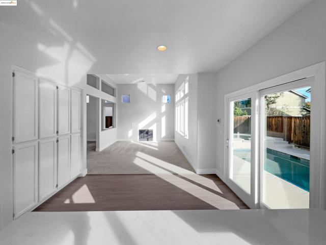 1176 Shadowcliff Ct, Brentwood CA: https://media.crmls.org/mediaz/07208d3f-378e-406a-93c6-c848923132ae.jpg