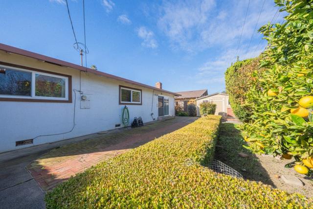 826 Central Avenue, Salinas CA: https://media.crmls.org/mediaz/0720bda6-1d56-47dc-9e4a-4a36d162b67b.jpg
