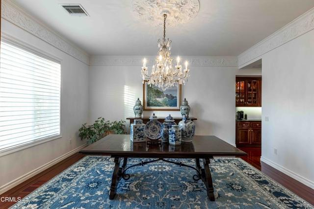 2300 Weybridge Drive, Bakersfield CA: https://media.crmls.org/mediaz/072103eb-280e-4d1f-ba8c-e3fe1e194553.jpg