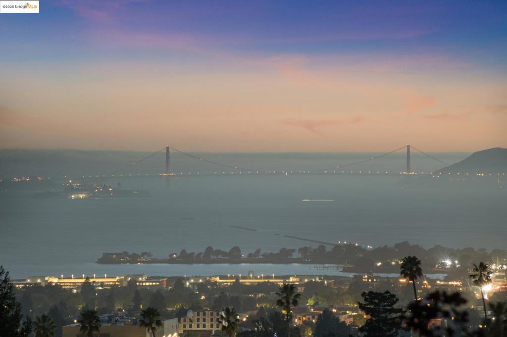 https://media.crmls.org/mediaz/07216433-1a55-4364-bebd-d5bc056cee55.jpg?preset=X-Large