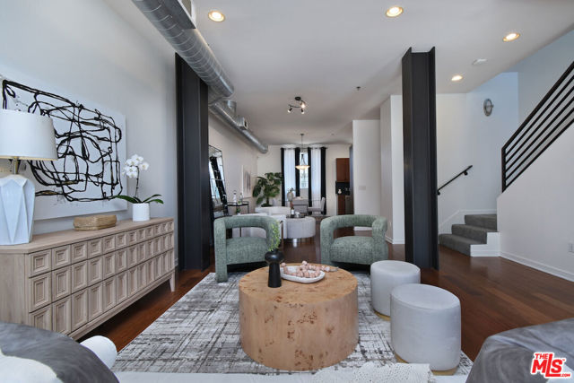 5350 Playa Vista Drive, Playa Vista CA: https://media.crmls.org/mediaz/07217a23-ce91-4c41-abcf-d0c1d272642e.jpg