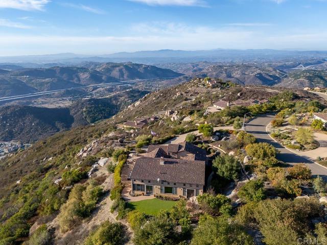 29472 Welk Highland Dr., Escondido CA: https://media.crmls.org/mediaz/0721c107-ac82-4232-a35b-4fcc2ba03c83.jpg