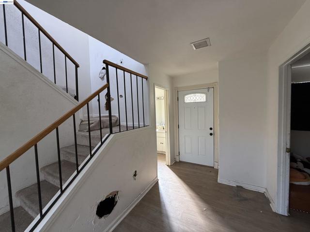 2203 Glenmount Dr, Pittsburg CA: https://media.crmls.org/mediaz/0721f019-6034-464f-9b13-f455171d3c35.jpg
