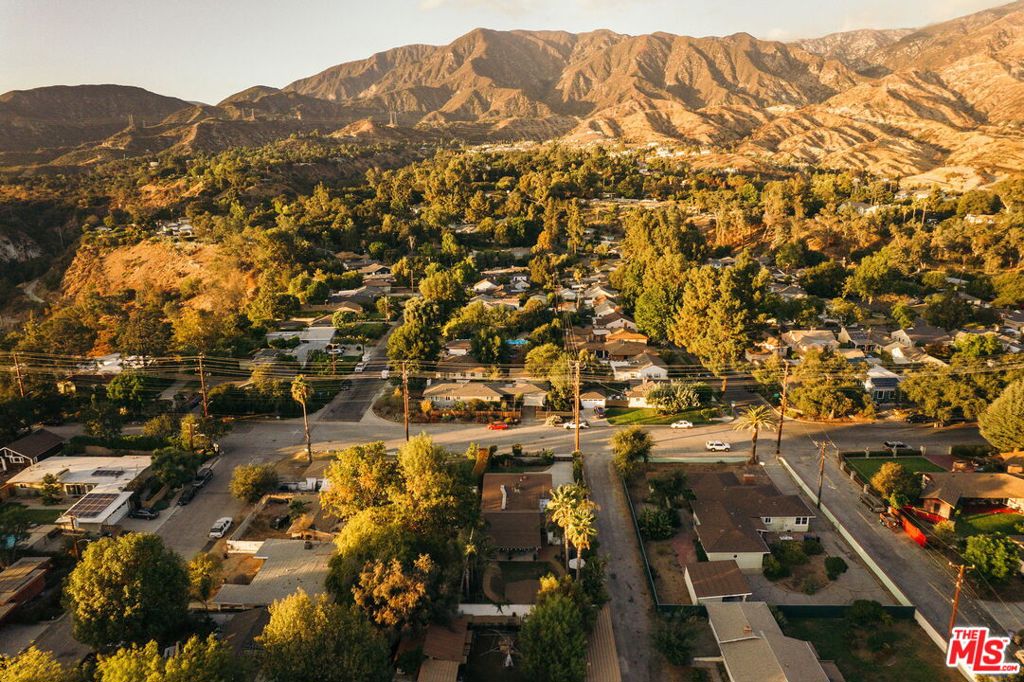 https://media.crmls.org/mediaz/0721f6b3-665f-4c87-9b05-4f10c76716f3.jpg?preset=X-Large