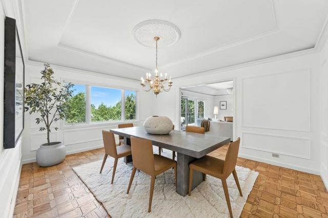 2530 Skyfarm Drive, Hillsborough CA: https://media.crmls.org/mediaz/07220b2a-7e00-45f2-acb9-c67cd2275a2e.jpg