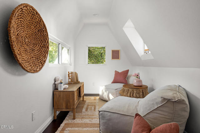 1601 El Rito Avenue, Glendale CA: https://media.crmls.org/mediaz/0722408a-4a35-4c76-ad40-612df309991f.jpg