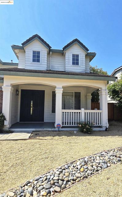988 Chamomile Ln, Brentwood CA: https://media.crmls.org/mediaz/07232b60-9444-4bab-96d3-e7ffa1bd6877.jpg