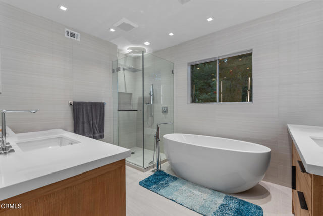 Detail Gallery Image 15 of 37 For 7772 Torreyson Dr, Los Angeles,  CA 90046 - 3 Beds | 5 Baths