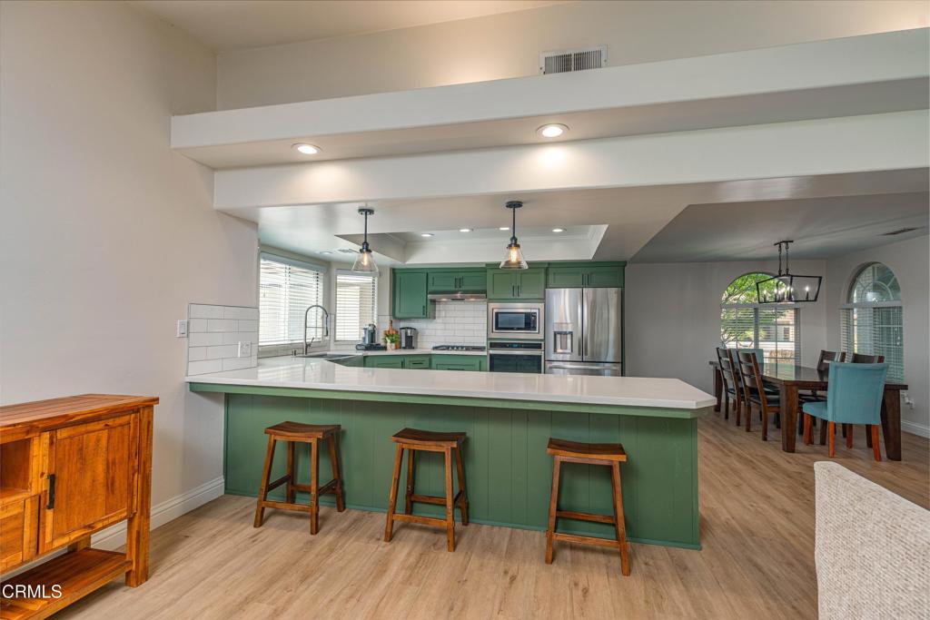 https://media.crmls.org/mediaz/0723e452-6623-4abf-99fa-7ae7e51961d2.jpg?preset=X-Large