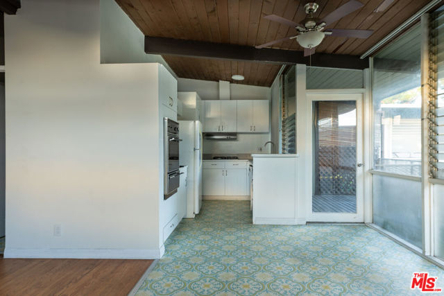 11133 Rose Avenue, Los Angeles CA: https://media.crmls.org/mediaz/07242e67-bbba-44cc-9cb3-acc4034cef71.jpg