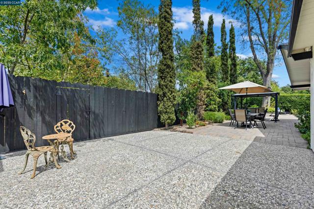 1838 Sunnyvale Ave, Walnut Creek CA: https://media.crmls.org/mediaz/07245ee6-9ae7-4875-9ff6-c555a8bd3dfc.jpg