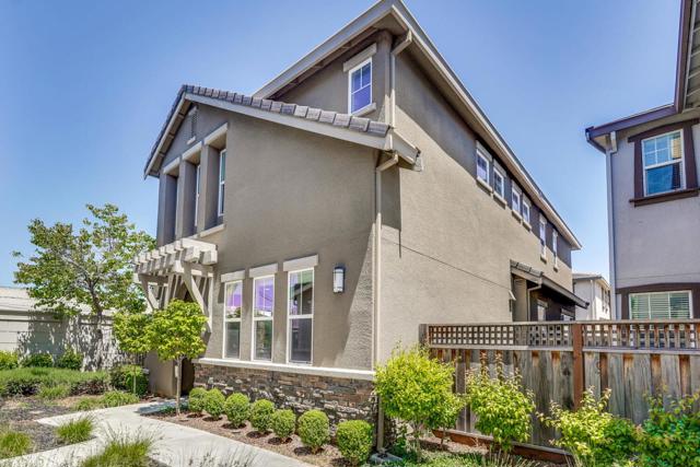 867 Maple Place, East Palo Alto CA: https://media.crmls.org/mediaz/0724db14-b5c6-4354-ae99-d5abcf31d399.jpg
