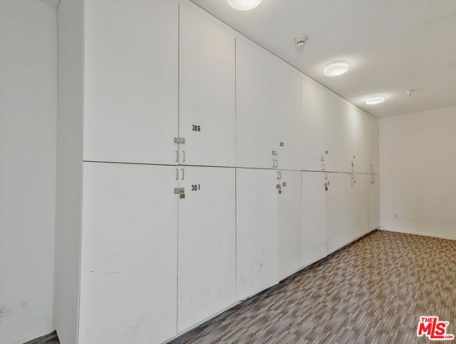 937 12th Street, Santa Monica CA: https://media.crmls.org/mediaz/07253d7c-9a4b-47e6-83b0-afa98ccfa746.jpg