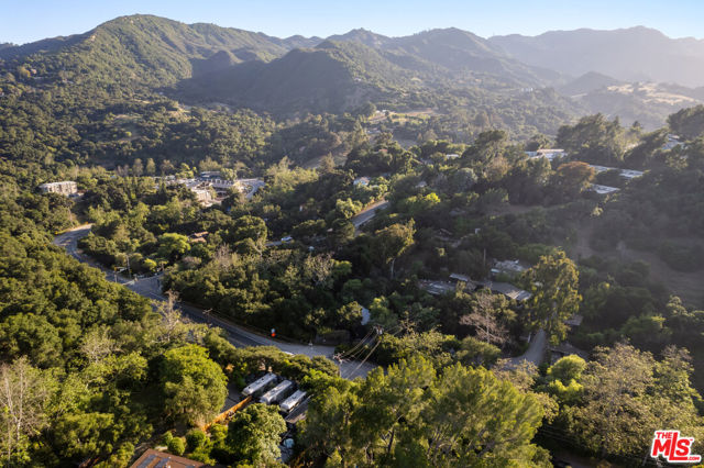 272 N Topanga Canyon Boulevard, Topanga CA: https://media.crmls.org/mediaz/07259267-6b4d-48a8-b35a-829b0afde0ff.jpg