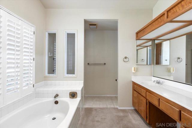 815 Boyle Ave, Escondido CA: https://media.crmls.org/mediaz/0725d85b-3428-4007-ac5e-6fcda8f9efd7.jpg