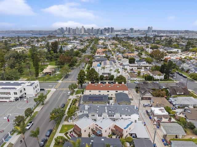 717 C Ave, Coronado CA: https://media.crmls.org/mediaz/0725f7b2-5726-4c79-96ef-5dab667ddb99.jpg