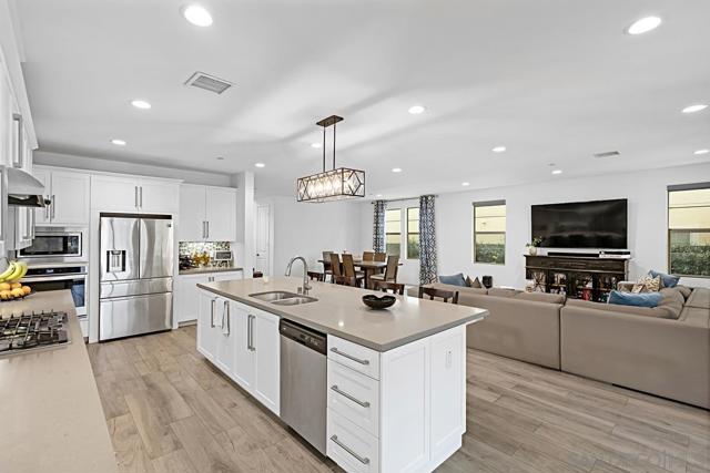 1091 Camino Cantera S, Chula Vista CA: https://media.crmls.org/mediaz/0727185e-007b-4de5-a7fe-17fb6e4f0bc1.jpg