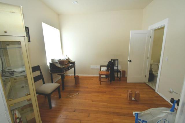 3306 Market Street, Emeryville CA: https://media.crmls.org/mediaz/07279a85-cb2e-4d59-a1db-08d6044f2c93.jpg