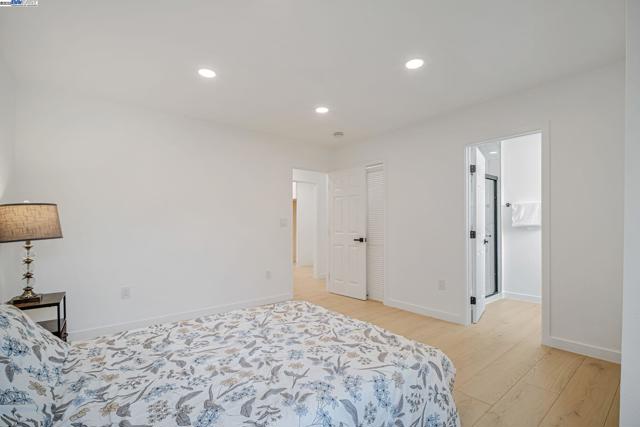 18760 Sandy Rd, Castro Valley CA: https://media.crmls.org/mediaz/07282b4f-6677-41e2-9af3-8491e85fca8b.jpg