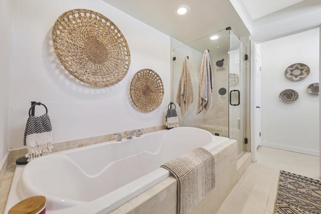 Primary tub/shower