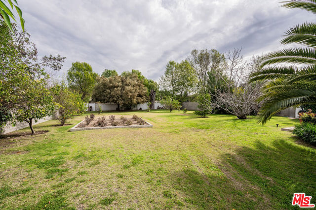 5706 Corbin Avenue photo 5